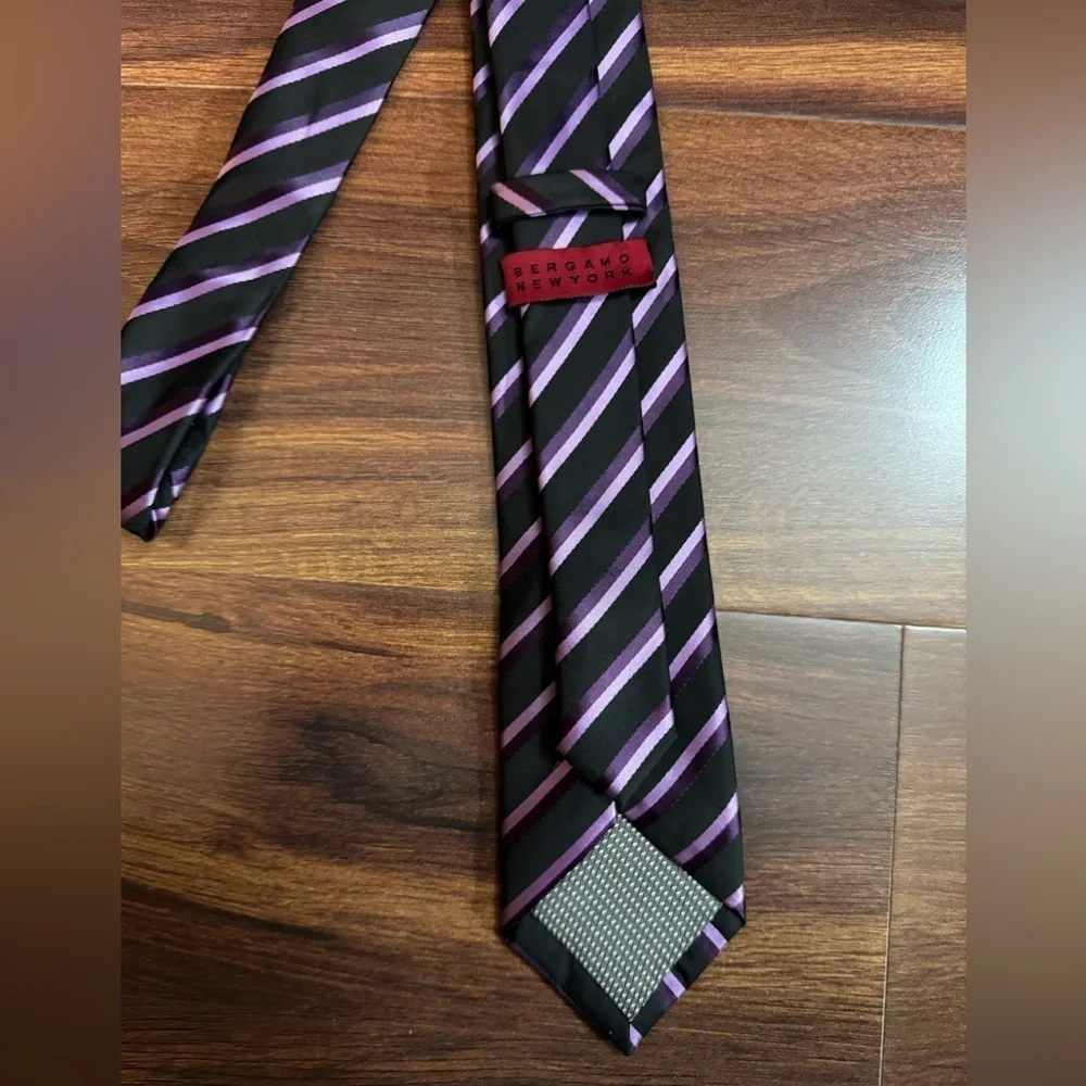 ❄️END of SEASON SALE❄️BERGAMO New York Sophisticated Black and Purple Repp Tie
